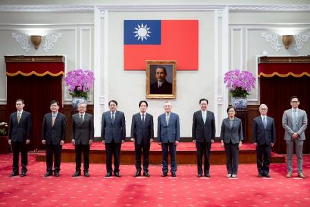 總統出席「2025『亞太經濟合作經濟領袖會議』代表團行前記者會」