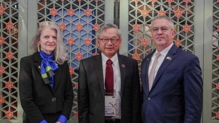 Wu Cheng-wen meets U.S. officials at APEC talks (Courtesy of the APEC Taiwan Delegation).jpg